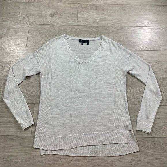 Theory Larlissa Flamme Linen V-neck Sweater - Picture 3 of 10